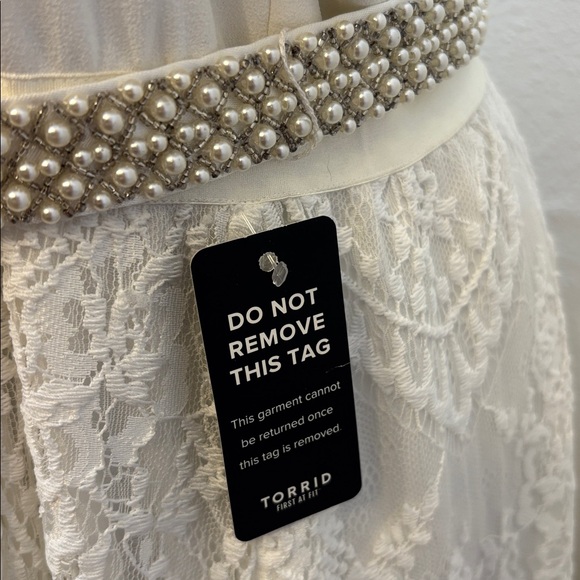 NWT TORRID white chiffon floral lace sleeveless special occasion gown. Size 16. - Picture 9 of 17